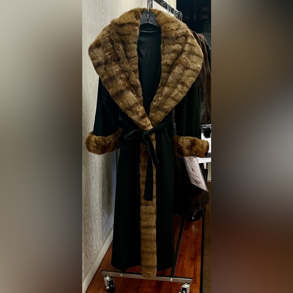 Elegant Black Cashmere with Squirrel Trim Coat with belt